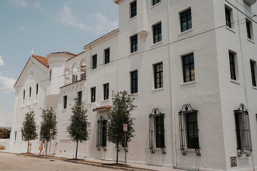Tuscan inspired indoor/outdoor wedding venue located in Chattanooga, Tennessee.