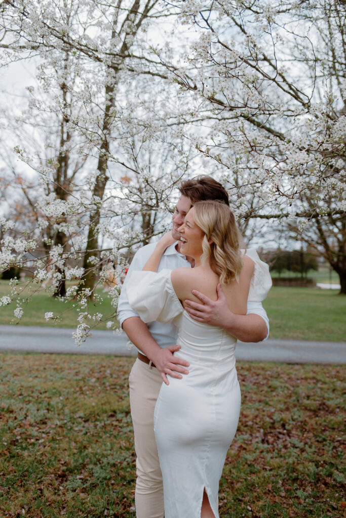 Spring Tennessee engagement session outfits. 
