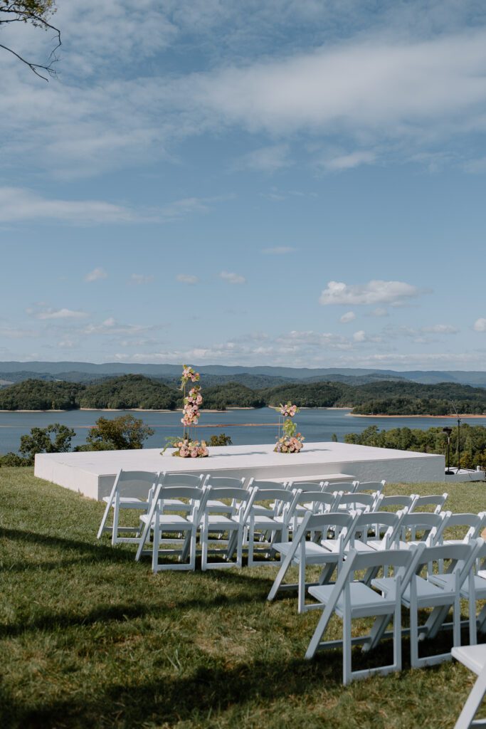 Modern and minimalistic wedding ceremony stage ideas for modern backyard weddings.