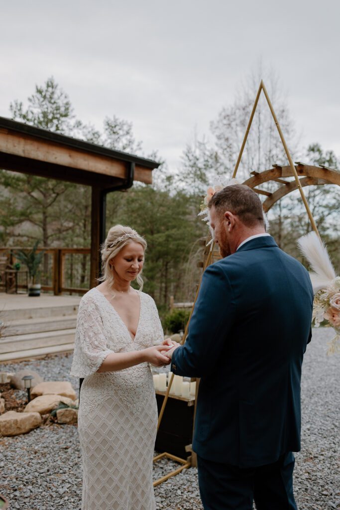 Tennessee elopement and ceremony ideas.