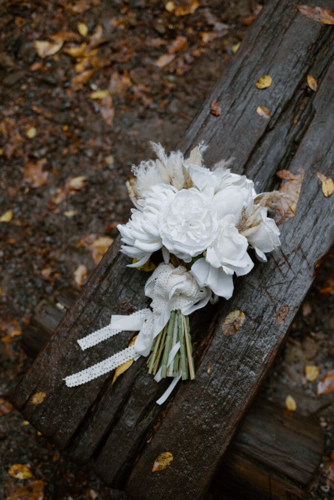 Simple wedding bouquet for fall elopement inspiration.