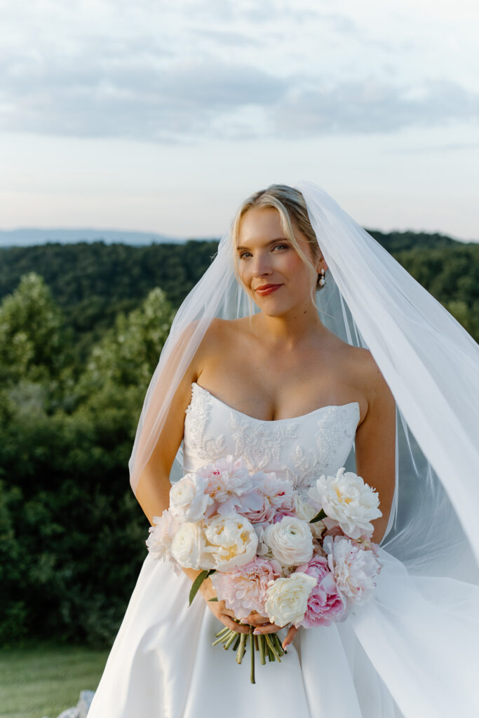 Summer bride wedding dress inspiration at the Loyston wedding venue in Tennessee.