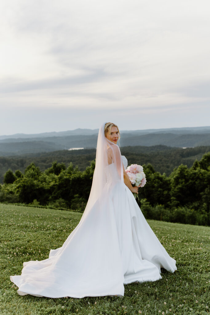 Bridal portraits at the Loyston wedding venue in Tennessee.