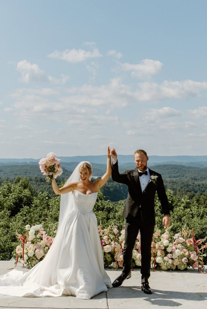 Beautiful ceremony space with mountain views at Tennessee wedding venue, The Loyston.