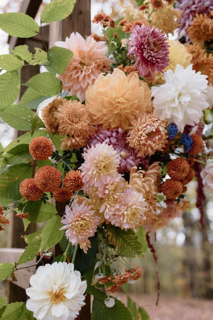 Gorgeous garden wedding bouquet for a fall wedding. 