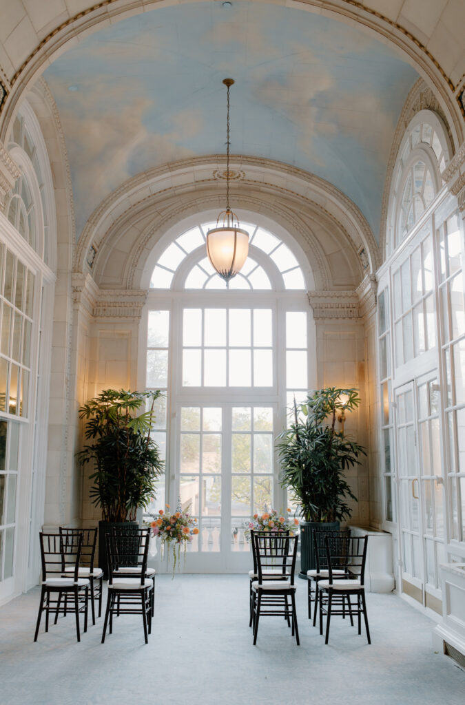 The Hermitage Hotel is a luxury indoor wedding venue in Nashville, Tennessee. Filled with classic charm this downtown wedding venue is perfect for the classic bride.