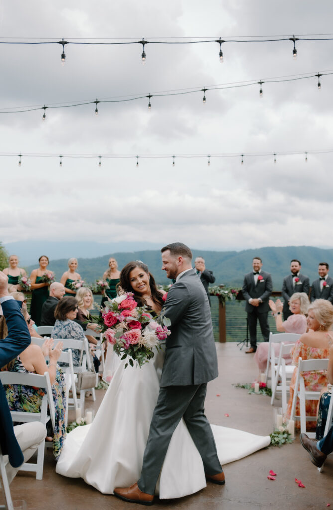 Tennessee wedding venue within the heart of the Smoky Mountains. This venue has stunning mountain views for outdoor wedding ceremonies.