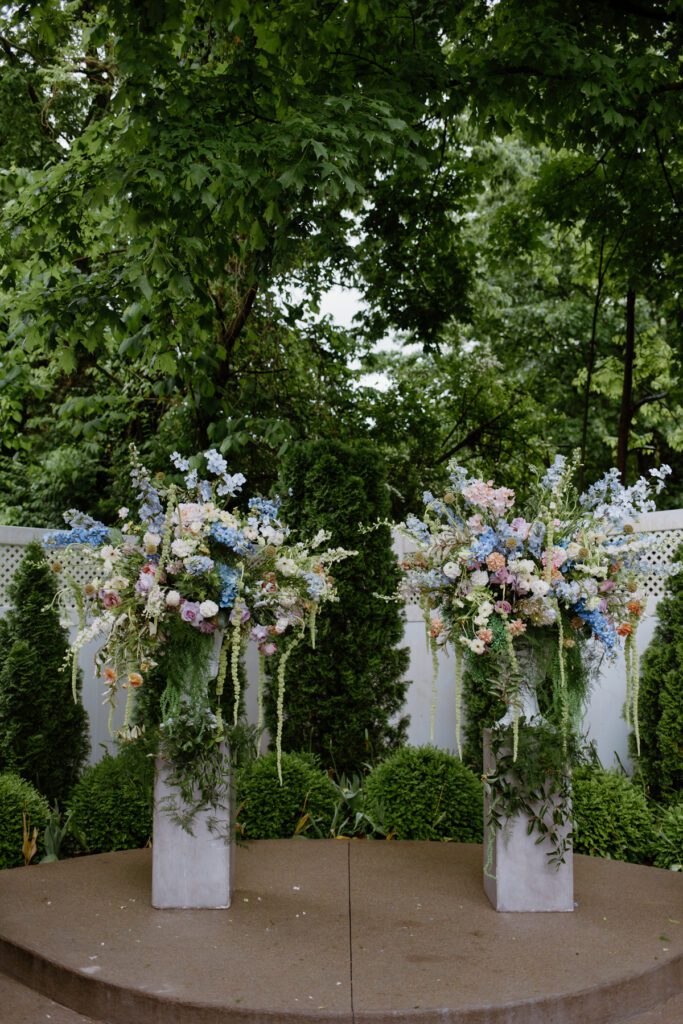 Ceremony floral arrangement ideas for outdoor wedding ceremony. 
